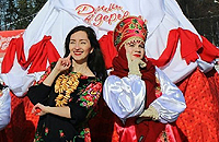 Масленица в русских народных костюмах