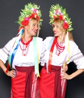 Украинские женские национальные костюмы с красной плахтой